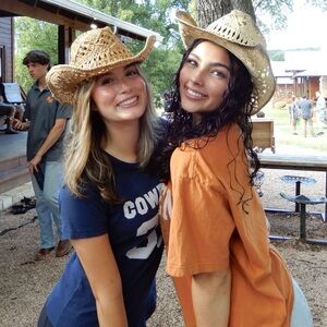 Meet your Posher, Avery